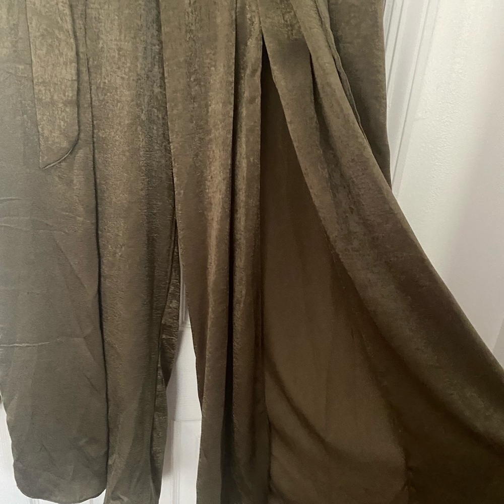 Green cropped pants